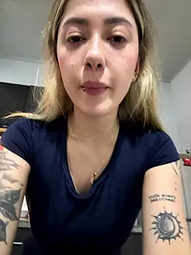 Snapshot of EveBensonX chatting on January 8, 2026, 9:43 pm EveBensonX online show from January 8, 2026, 9:43 pm