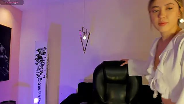 Snapshot of EveBensonX chatting on January 12, 2026, 7:20 pm EveBensonX online show from January 12, 2026, 7:20 pm