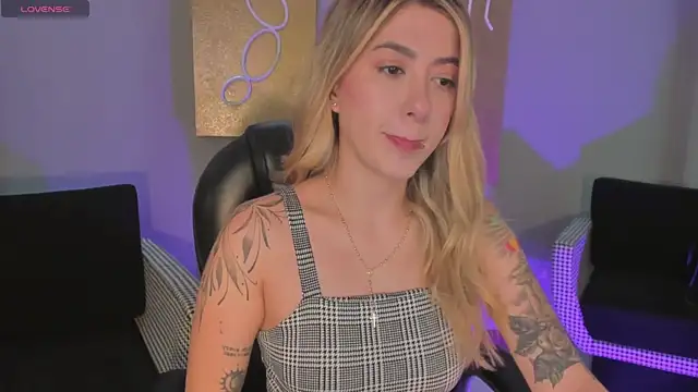 EveBensonX online show from November 14, 2025, 12:42 pm