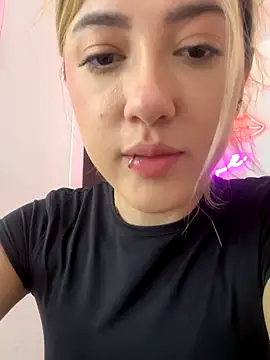 Snapshot of EveBensonX chatting on November 26, 2025, 7:14 pm EveBensonX online show from November 26, 2025, 7:14 pm