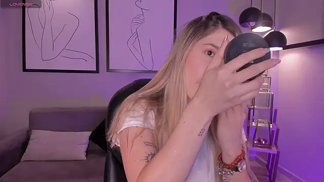 Snapshot of EveBensonX chatting on January 13, 2026, 12:20 pm EveBensonX online show from January 13, 2026, 12:20 pm