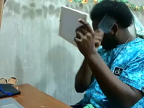 2ocmaxi online show from November 17, 2025, 8:57 pm