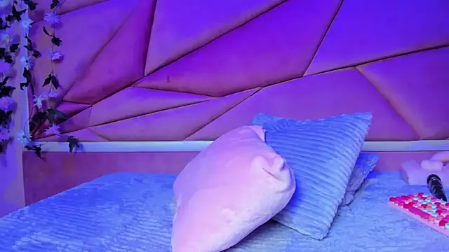 Snapshot of luna_miler_ chatting on October 29, 2025, 2:54 am luna miler  online show from October 29, 2025, 2:54 am