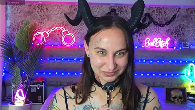 Cool Freak  online show from June 7, 2026, 10:09 am