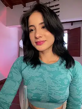 Snapshot of Ale_Lewis chatting on February 17, 2026, 10:07 pm Ale Lewis online show from February 17, 2026, 10:07 pm