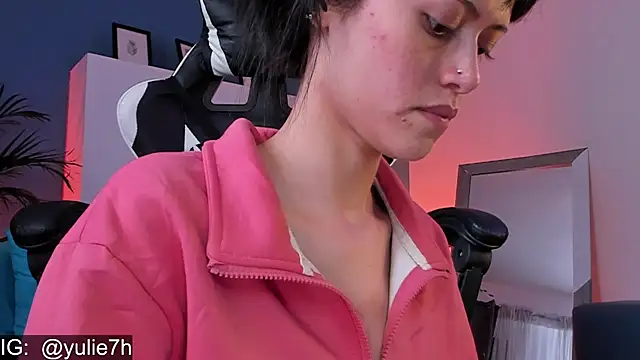  Jessy Moon  online show from November 9, 2025, 7:29 pm