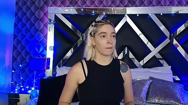 victoriaa lee  online show from March 9, 2026, 6:55 pm