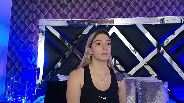 victoriaa lee  online show from January 17, 2026, 8:12 pm