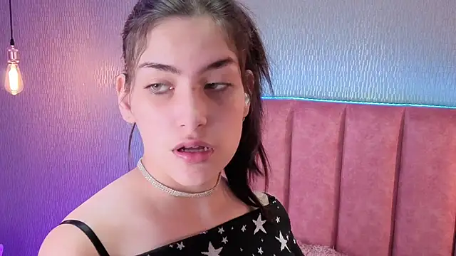 Alexa Thaylor  online show from January 19, 2026, 3:27 pm