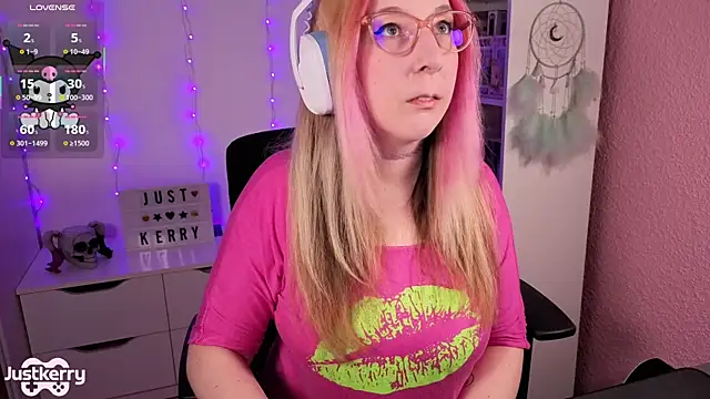 Snapshot of JustKerry chatting on November 11, 2025, 11:27 am JustKerry online show from November 11, 2025, 11:27 am