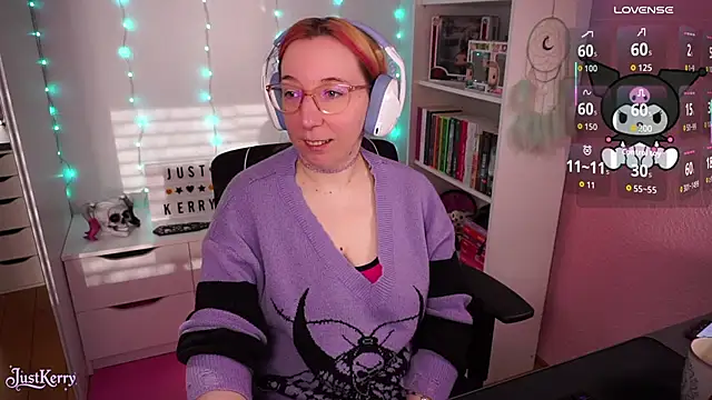 Snapshot of JustKerry chatting on November 6, 2025, 8:40 am JustKerry online show from November 6, 2025, 8:40 am