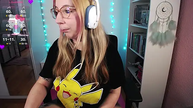 Snapshot of JustKerry chatting on October 30, 2025, 10:46 am JustKerry online show from October 30, 2025, 10:46 am