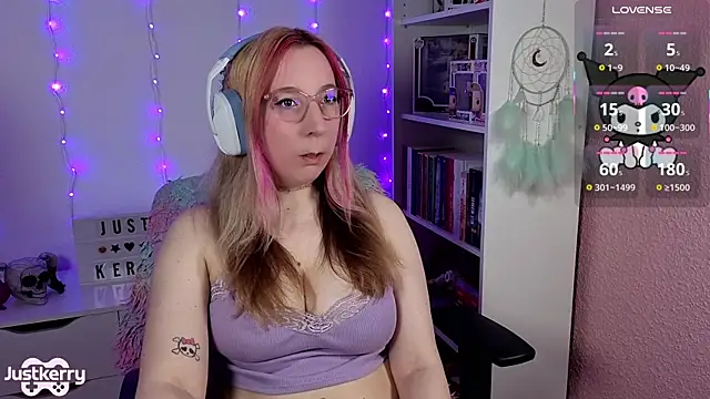 Snapshot of JustKerry chatting on November 10, 2025, 9:03 am JustKerry online show from November 10, 2025, 9:03 am