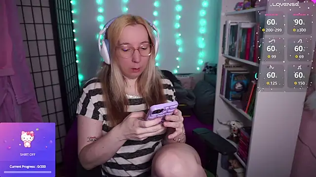 Snapshot of JustKerry chatting on October 13, 2025, 8:38 am JustKerry online show from October 13, 2025, 8:38 am