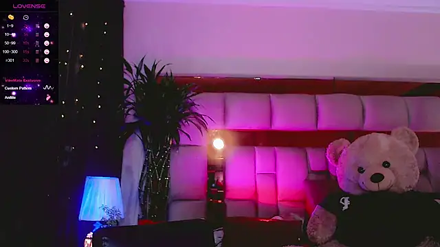 Snapshot of Sophiesweet5 chatting on February 18, 2026, 9:55 pm Sophiesweet5 online show from February 18, 2026, 9:55 pm