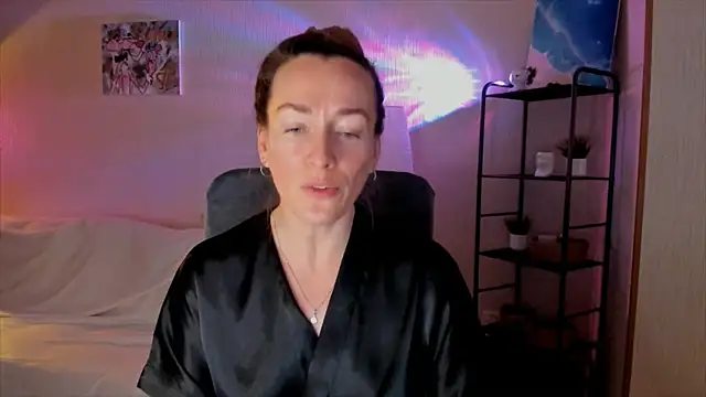 RebeccaMartinez online show from November 19, 2025, 8:47 am