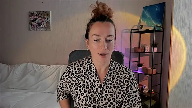 RebeccaMartinez online show from September 28, 2025, 6:31 am