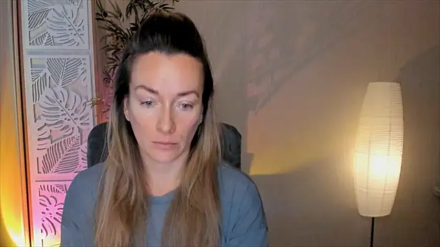 RebeccaMartinez online show from February 6, 2026, 5:47 am