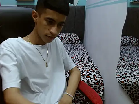 Snapshot of Angelstripboy chatting on February 17, 2025, 5:12 pm Angelstripboy online show from February 17, 2025, 5:12 pm