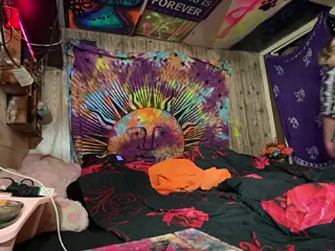 TrashleyRosebud online show from January 15, 2026, 6:33 pm