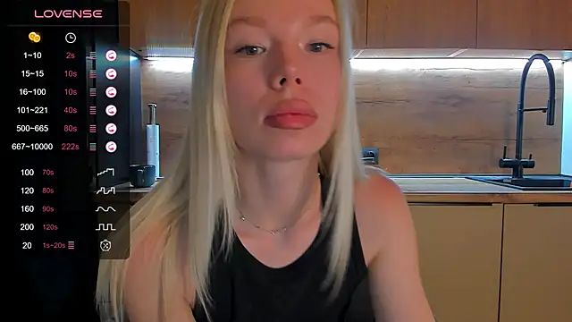 Snapshot of Olivia_Bells chatting on May 10, 2026, 9:16 pm Olivia Bells online show from May 10, 2026, 9:16 pm