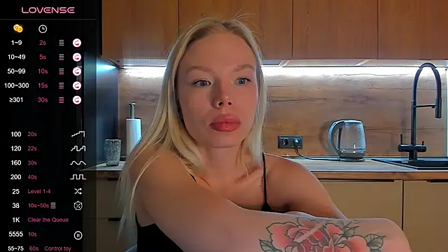 Snapshot of Olivia_Bells chatting on May 23, 2026, 9:14 pm Olivia Bells online show from May 23, 2026, 9:14 pm