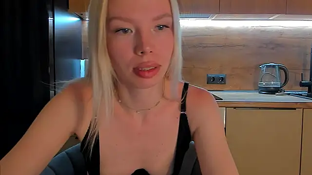 Snapshot of Olivia_Bells chatting on May 8, 2026, 9:18 pm Olivia Bells online show from May 8, 2026, 9:18 pm
