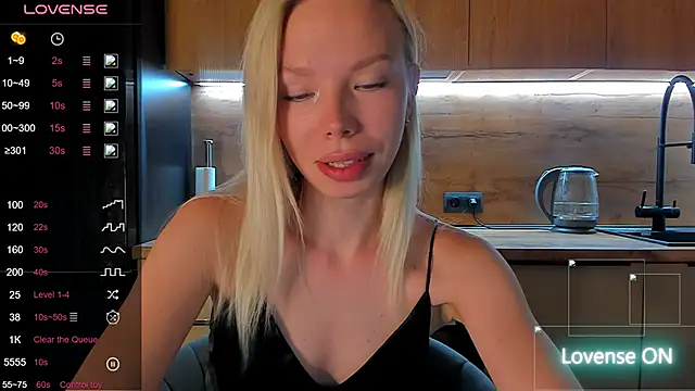 Snapshot of Olivia_Bells chatting on June 21, 2026, 9:42 pm Olivia Bells online show from June 21, 2026, 9:42 pm
