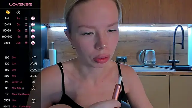 Snapshot of Olivia_Bells chatting on May 28, 2026, 9:10 pm Olivia Bells online show from May 28, 2026, 9:10 pm