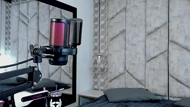 NiicolleMiller online show from November 8, 2025, 1:03 pm