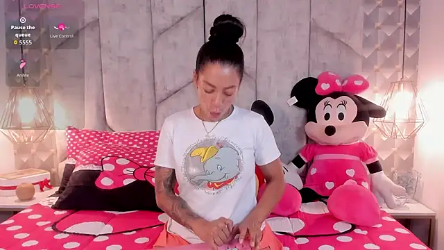 NiicolleMiller online show from October 8, 2025, 1:07 am