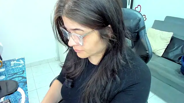 BellaFlaming online show from February 28, 2025, 9:58 am