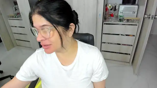 Snapshot of BellaFlaming chatting on May 30, 2026, 10:54 am BellaFlaming online show from May 30, 2026, 10:54 am