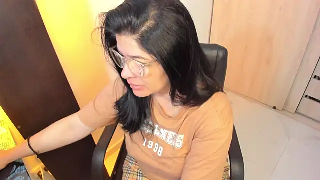 Snapshot of BellaFlaming chatting on May 27, 2026, 10:11 am BellaFlaming online show from May 27, 2026, 10:11 am