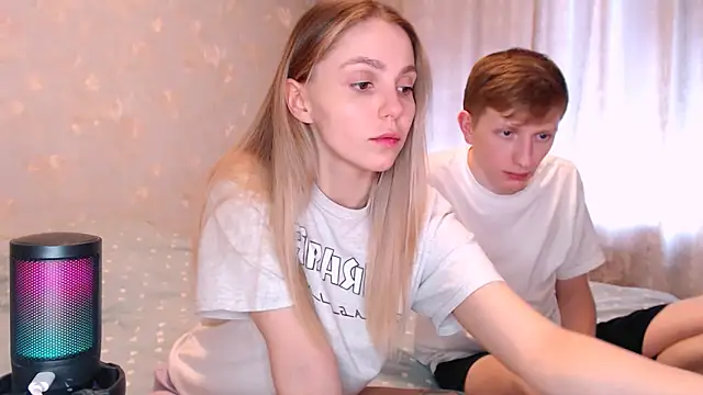 juliaanddima online show from February 26, 2026, 11:32 am