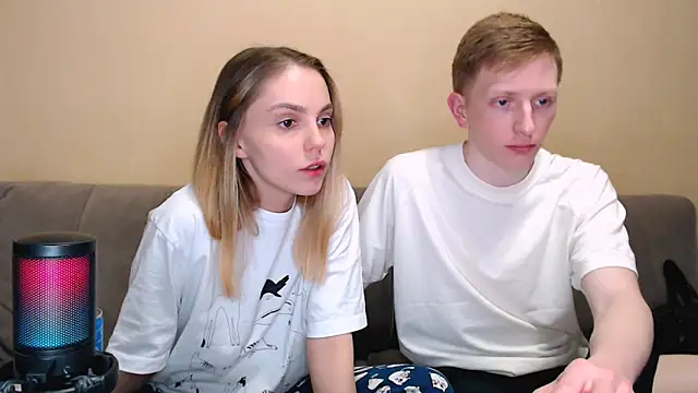 juliaanddima online show from May 10, 2026, 10:22 pm