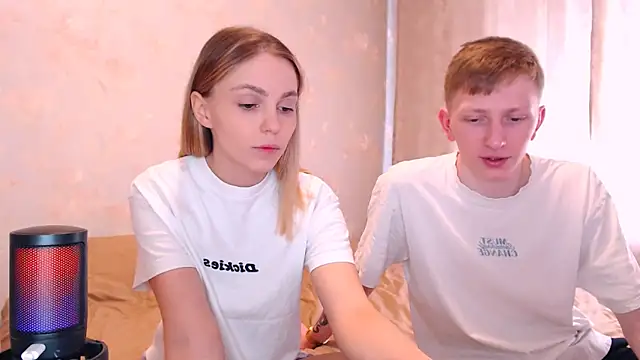 juliaanddima online show from March 18, 2026, 7:22 am