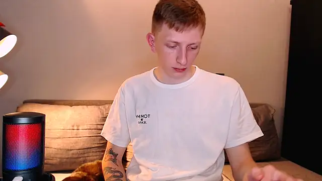 juliaanddima online show from October 28, 2025, 10:31 pm