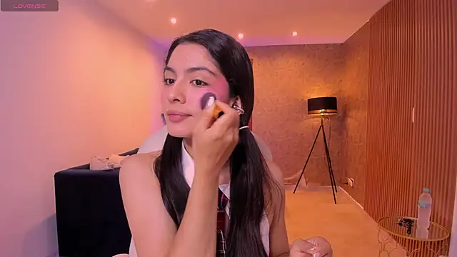 Snapshot of miiaa_evans chatting on October 21, 2025, 10:36 am miiaa evans online show from October 21, 2025, 10:36 am