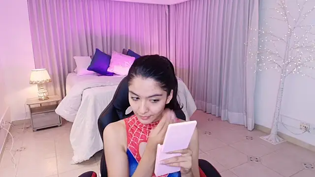 miiaa evans online show from February 19, 2025, 3:28 am