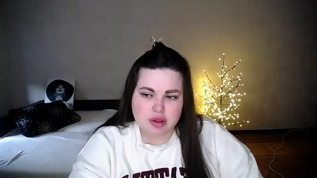 Emily Mo online show from April 3, 2026, 6:09 am