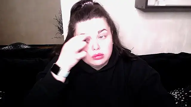 Emily Mo online show from October 10, 2025, 5:30 am