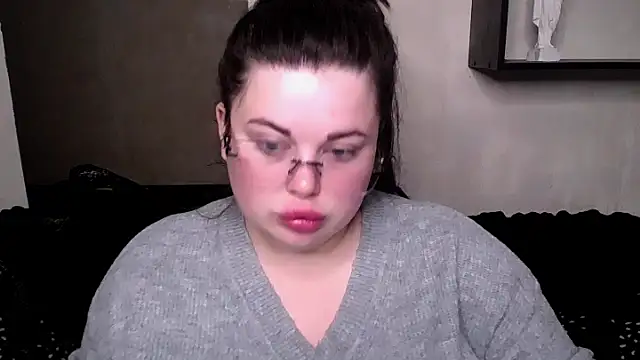 Emily Mo online show from October 8, 2025, 5:42 am