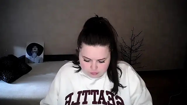 Emily Mo online show from April 5, 2026, 5:36 am