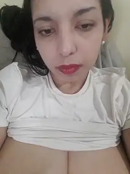 DianiQueenn online show from May 16, 2026, 11:48 pm