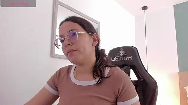 lucy blue28 online show from April 7, 2026, 12:51 pm