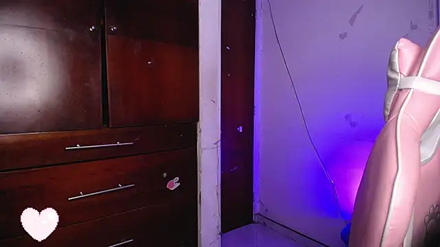 eva six online show from November 7, 2025, 10:57 pm