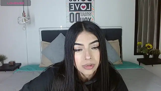 eva six online show from October 7, 2025, 5:47 pm