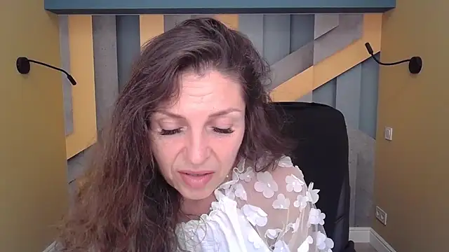 EllaLong online show from September 16, 2025, 11:33 am