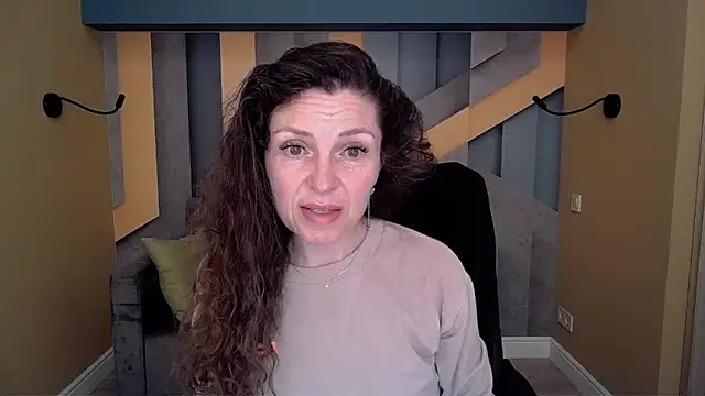 EllaLong online show from March 13, 2026, 12:32 pm